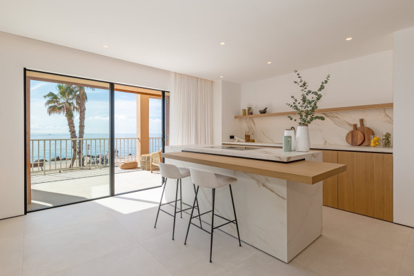 Modern, completely renovated frontline apartment in Portixol image 6