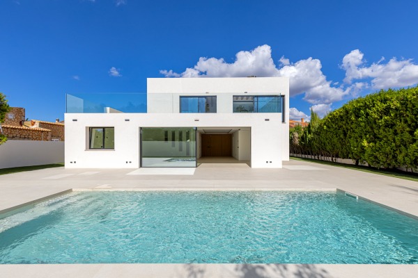 New, modern villa for sale in Bahia Grande - first occupancy