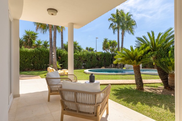 High-quality renovated villa in second sea line of Sa Torre image 2