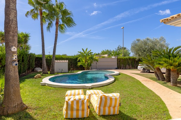 High-quality renovated villa in second sea line of Sa Torre image 3