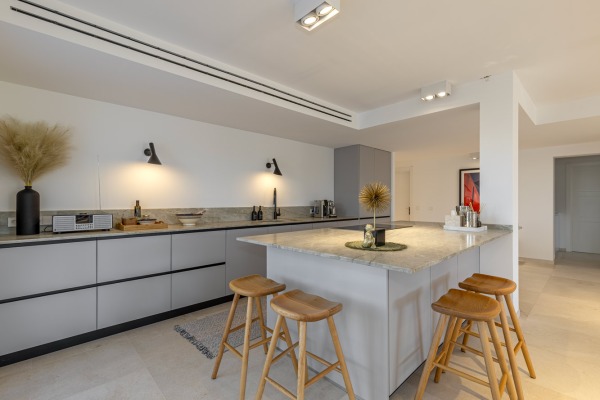 High-quality renovated villa in second sea line of Sa Torre image 5