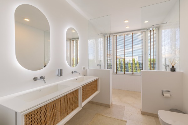 High-quality renovated villa in second sea line of Sa Torre image 10