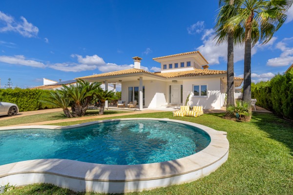 High-quality renovated villa in second sea line of Sa Torre image 11