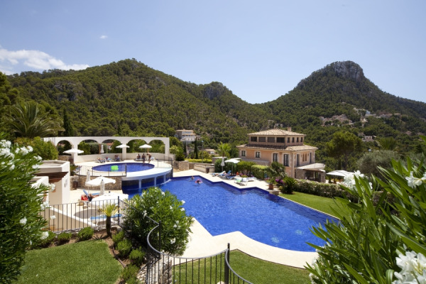 Mediterranean apartment with private garden in a luxury residential complex image 2