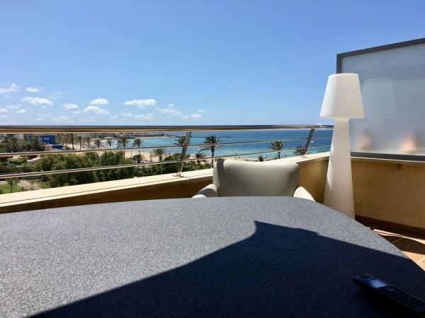 Penthouse apartment with sea views on the beach promenade in Ciudad Jardin
