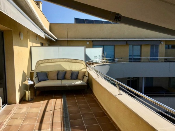 Penthouse apartment with sea views on the beach promenade in Ciudad Jardin image 3