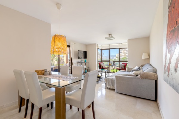 Light apartment with a view of the harbor in an attractive corner location image 4