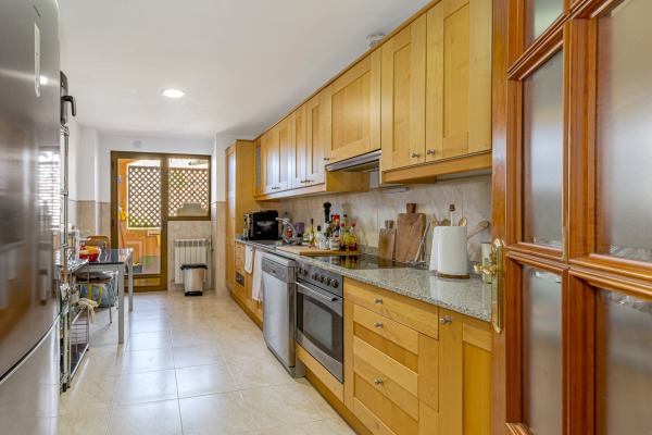 Light apartment with a view of the harbor in an attractive corner location image 7