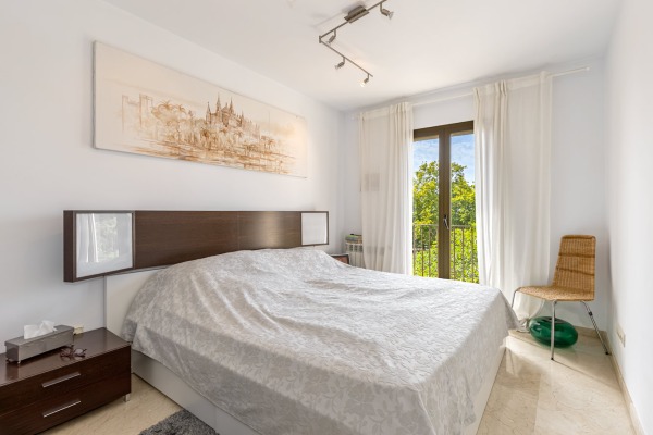 Light apartment with a view of the harbor in an attractive corner location image 8