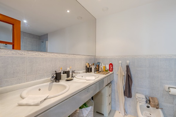 Light apartment with a view of the harbor in an attractive corner location image 9