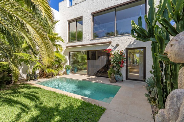 Semi-detached house with a lovingly landscaped garden and plenty of privacy image 6