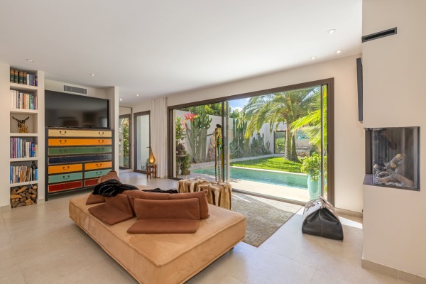 Semi-detached house with a lovingly landscaped garden and plenty of privacy image 7