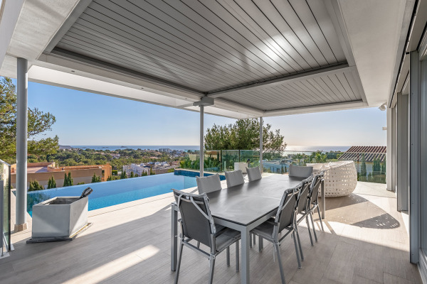 Exceptional designer villa with sea views in a prominent residential area image 4