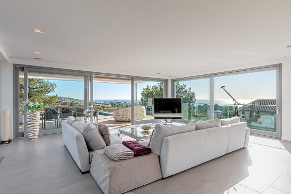 Exceptional designer villa with sea views in a prominent residential area image 5