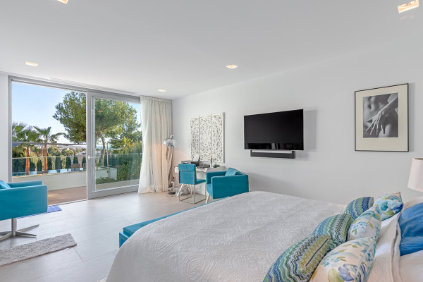 Exceptional designer villa with sea views in a prominent residential area image 12