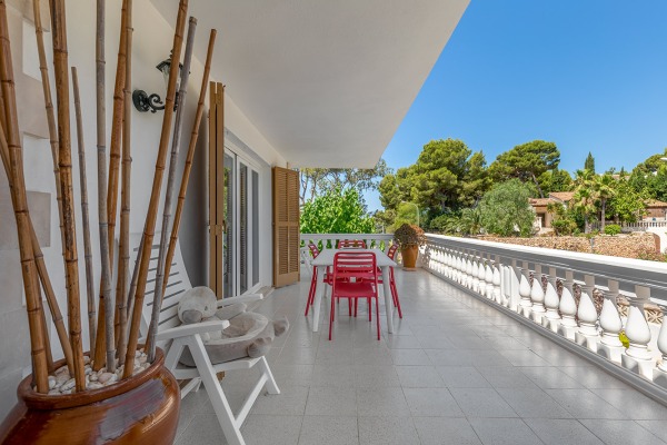 Mediterranean-style villa for renovation in Santa Ponsa image 5