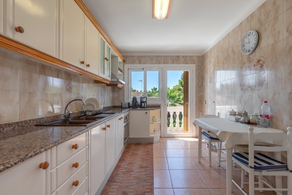 Mediterranean-style villa for renovation in Santa Ponsa image 6