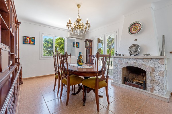 Mediterranean-style villa for renovation in Santa Ponsa image 7