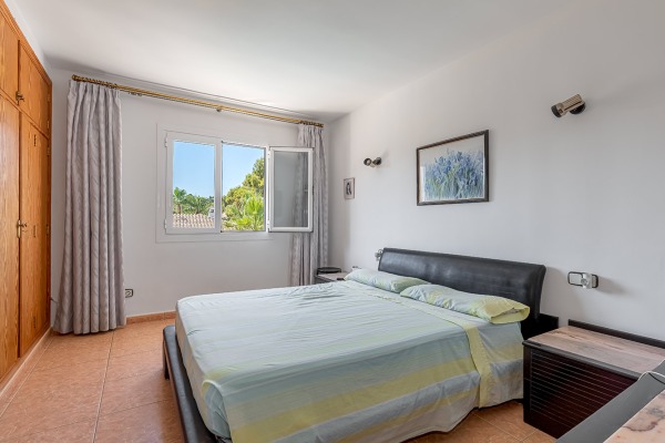 Mediterranean-style villa for renovation in Santa Ponsa image 9