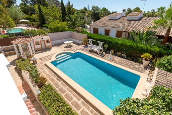 Mediterranean-style villa for renovation in Santa Ponsa image 11