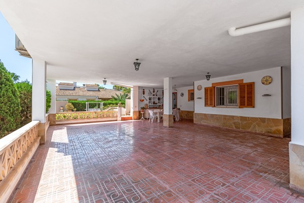 Mediterranean-style villa for renovation in Santa Ponsa image 12
