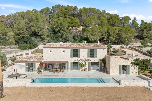 Luxurious new build finca with vineyard and guest apartment in Montuiri