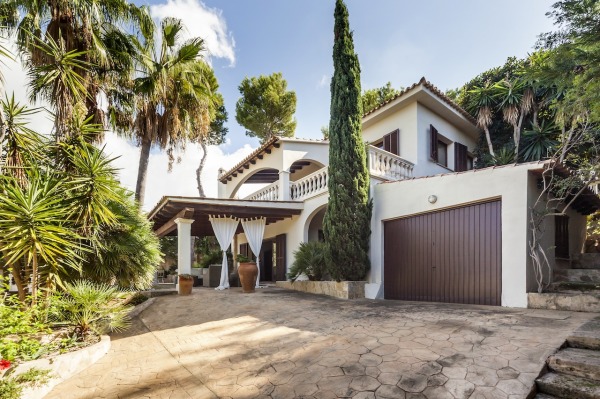 Mediterranean villa with pool in a quiet location in Santa Ponsa image 2