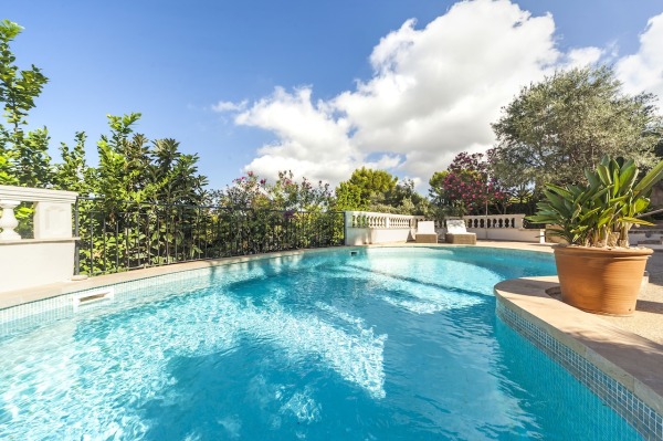 Mediterranean villa with pool in a quiet location in Santa Ponsa image 3