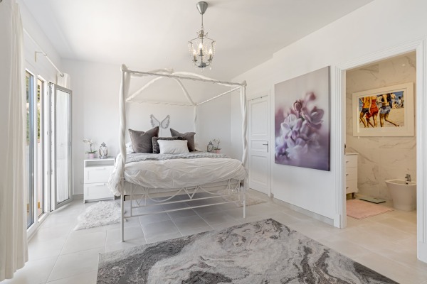 Mediterranean villa with stunning panoramic views and plenty of privacy image 12