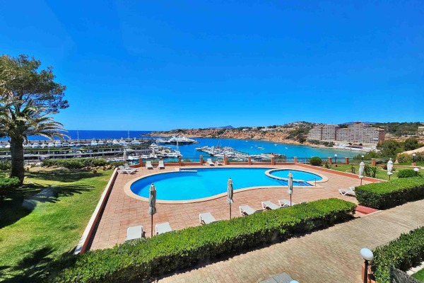 Sea view apartment in a beautiful location right on the Port Adriano marina