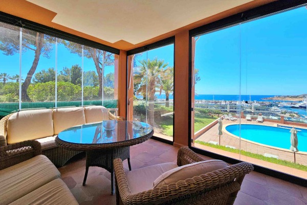 Sea view apartment in a beautiful location right on the Port Adriano marina image 2