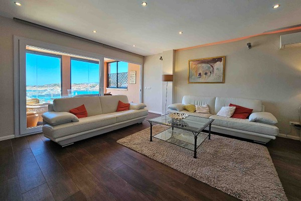 Sea view apartment in a beautiful location right on the Port Adriano marina image 6