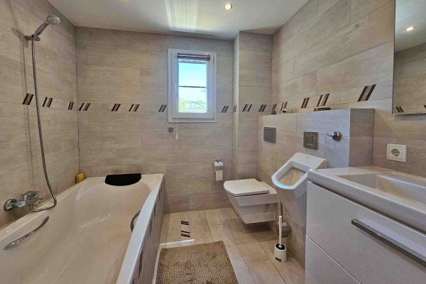 Sea view apartment in a beautiful location right on the Port Adriano marina image 9