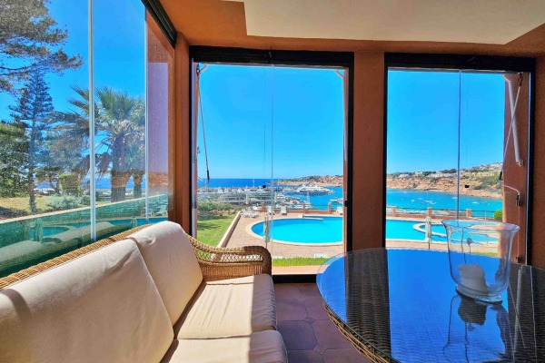 Sea view apartment in a beautiful location right on the Port Adriano marina image 11