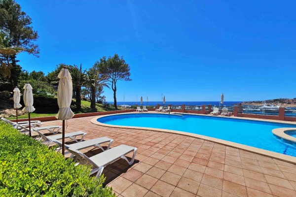 Sea view apartment in a beautiful location right on the Port Adriano marina image 12