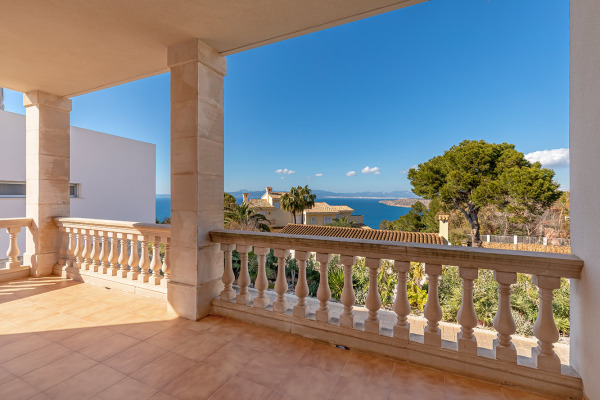 Mediterranean villa with lots of potential and views of the bay of Palma image 2