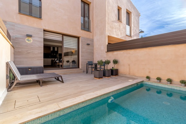 Modern town terraced house with private pool in Sa Cabaneta near Palma