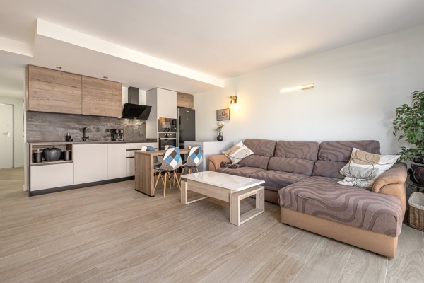 Modern town terraced house with private pool in Sa Cabaneta near Palma image 3