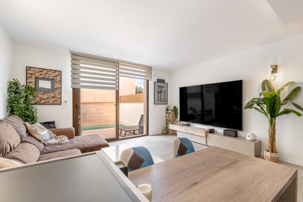 Modern town terraced house with private pool in Sa Cabaneta near Palma image 4