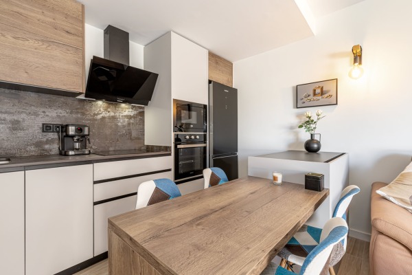 Modern town terraced house with private pool in Sa Cabaneta near Palma image 5