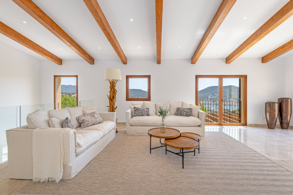 Exclusive villa property in a unique location with fantastic sea views image 5