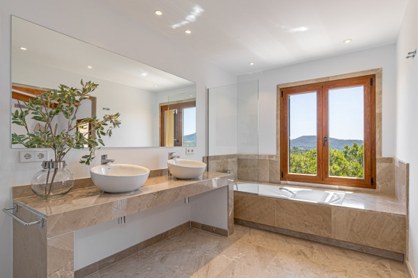 Exclusive villa property in a unique location with fantastic sea views image 10