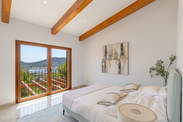 Exclusive villa property in a unique location with fantastic sea views image 12