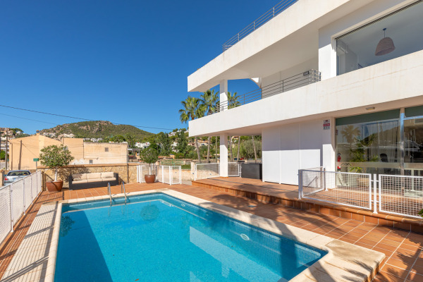 Renovated apartment directly on the marina of Port Andratx image 3