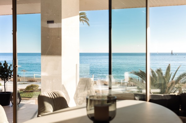 Designer luxury apartment right on the seafront in Portixol