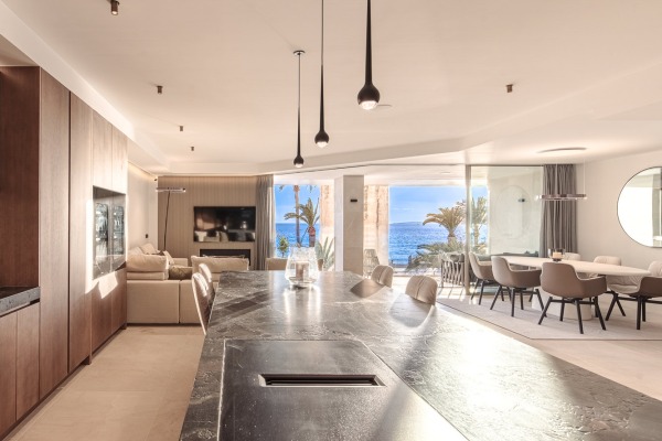 Designer luxury apartment right on the seafront in Portixol image 3