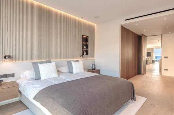 Designer luxury apartment right on the seafront in Portixol image 5