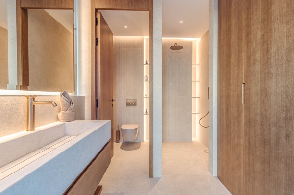 Designer luxury apartment right on the seafront in Portixol image 6