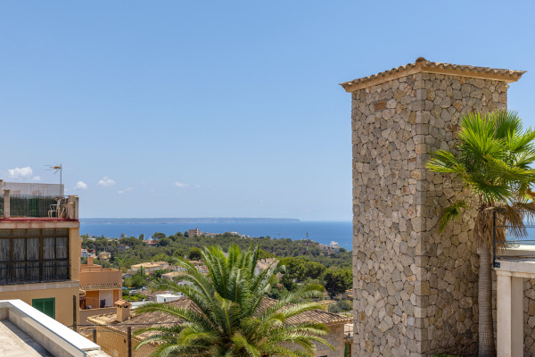 New development with duplex and triplex terraced houses with sea views
