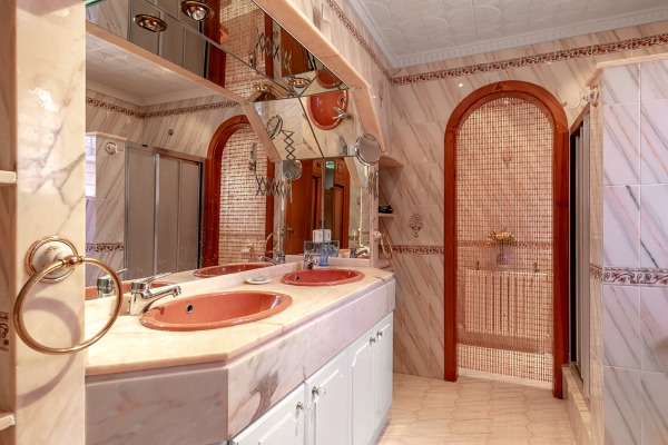 Traditional villa with lots of potential for modernization image 11